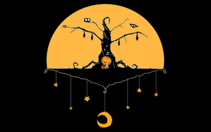 Halloween-volle maan, uilen en vleermuizen, een kleine pompoen met speelgoed