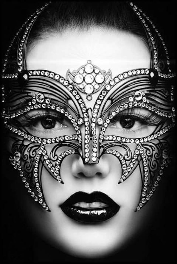 bir kelebek gibi pullu bir maske - kadınlar için serin maskeler