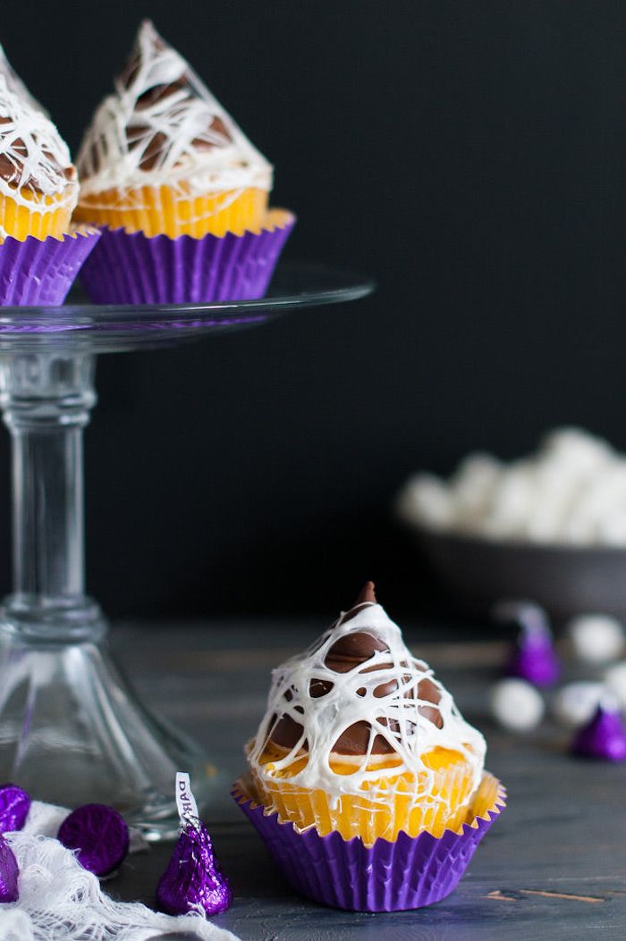Gjør halloween oppskrifter, cupcakes selv og dekre