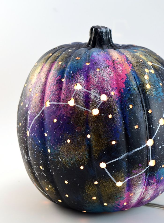 Dažyti moliūgai, įrašyti žvaigždes, padaryti savo Helovinas dekoro, DIY idėjų vaikams ir suaugusiems