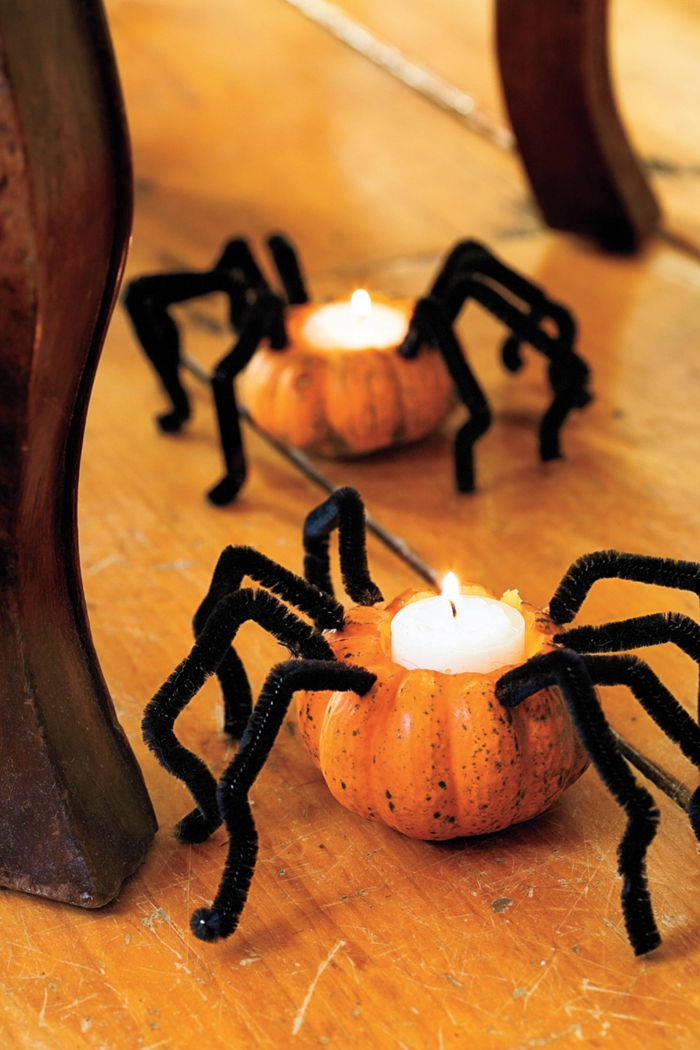 Padarykite voras iš moliūgų ir padėkite jiems žvakes, 