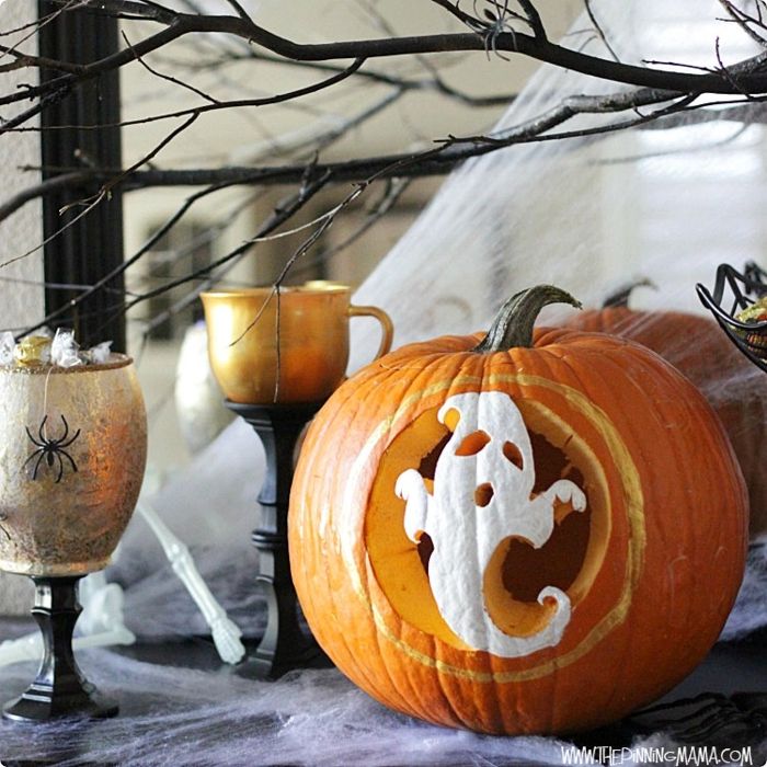 Hollow och carve pumpa, rekordspök, gör läskig halloween dekoration själv