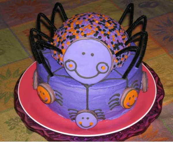 Cadılar Bayramı kek-mor örümcek
