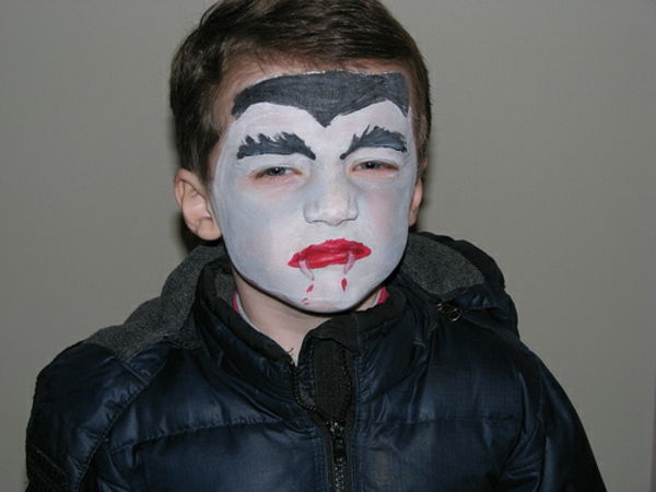 halloween vampyr make-up pojke