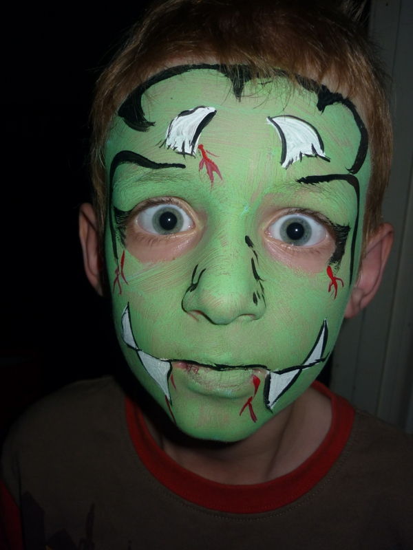 Helovinas Zombie-makiažas-žalia-kaukė