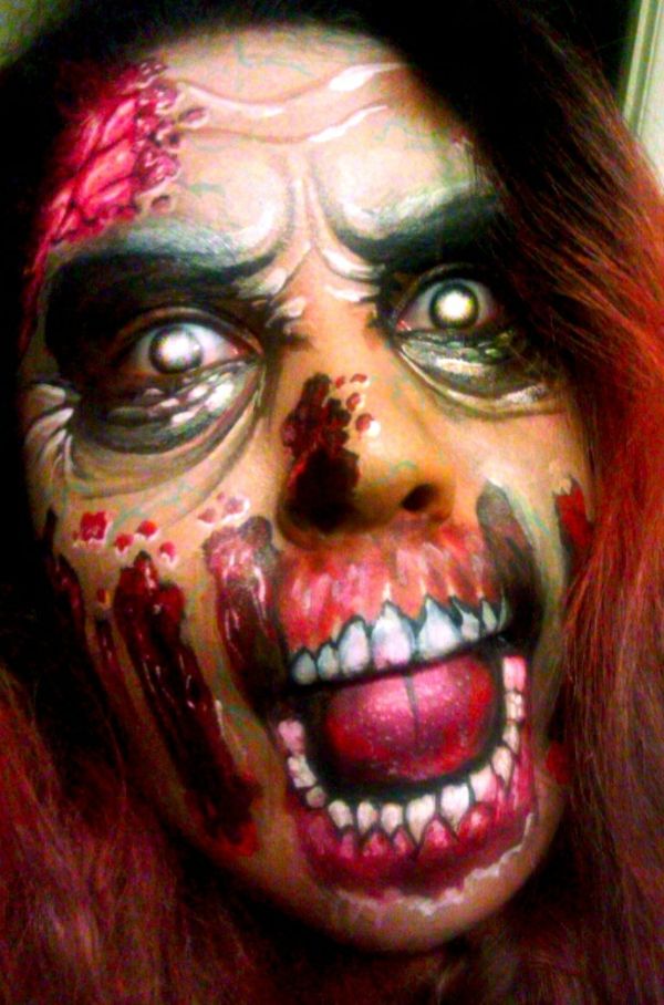 Halloween-zombie-makeup-rød-nyansert