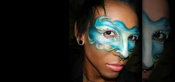 Hallowenn-gezichten-make-up-blue-Masque jonge man