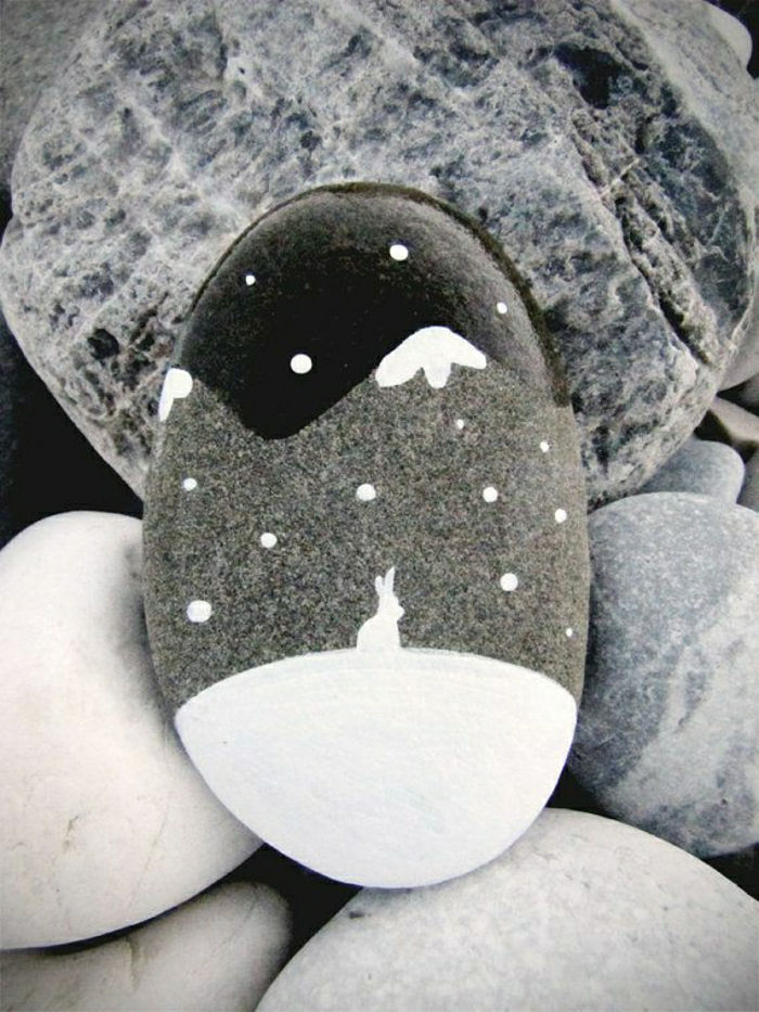 håndmalt stein vinter bilde Hare Mountain snø natt tegning