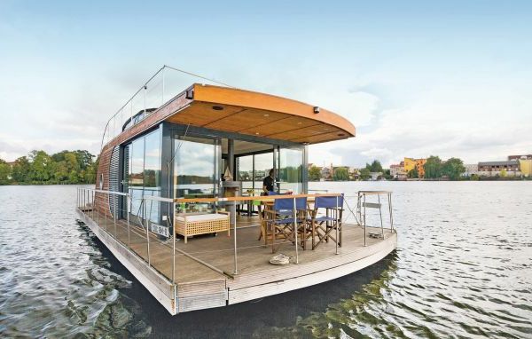 Útulný-houseboat-rent-chata