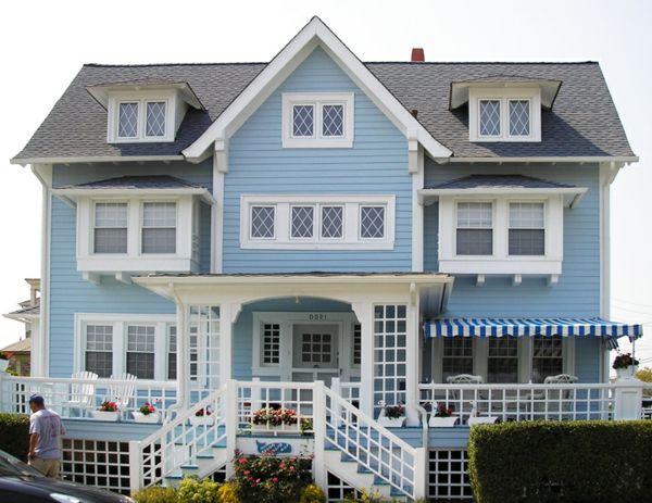 culoare pentru fațada casei - albastru strălucitor