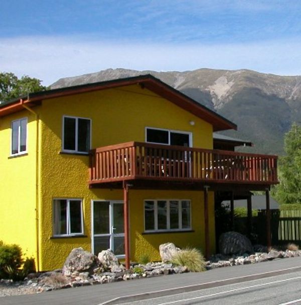 hausfassade-color-cool-design-de-galben-house