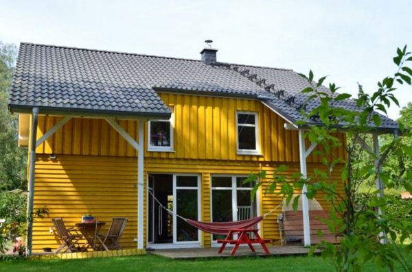 hausfassade-color-small-žlto-house