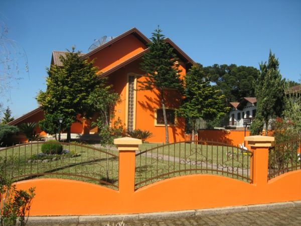 hausfassade-color-oranžovo-house