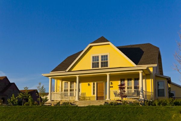 hausfassade-culoare-frumos-house-in-galben-culoare