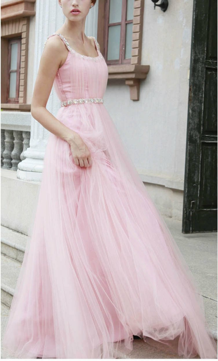 ryškiai rožinės spalvos vestuvinė suknelė dizainas