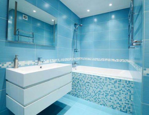 lichtblauwe badkamer vloertegels