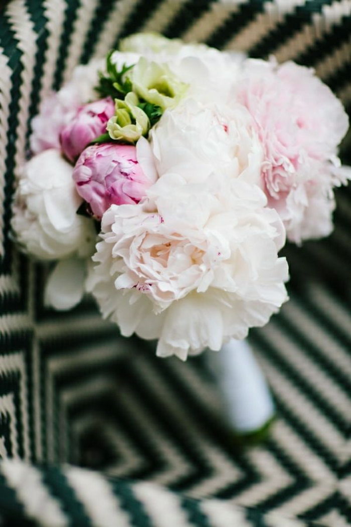 Bruidsboeket Prachtige composition-of-wit-roze pioenen