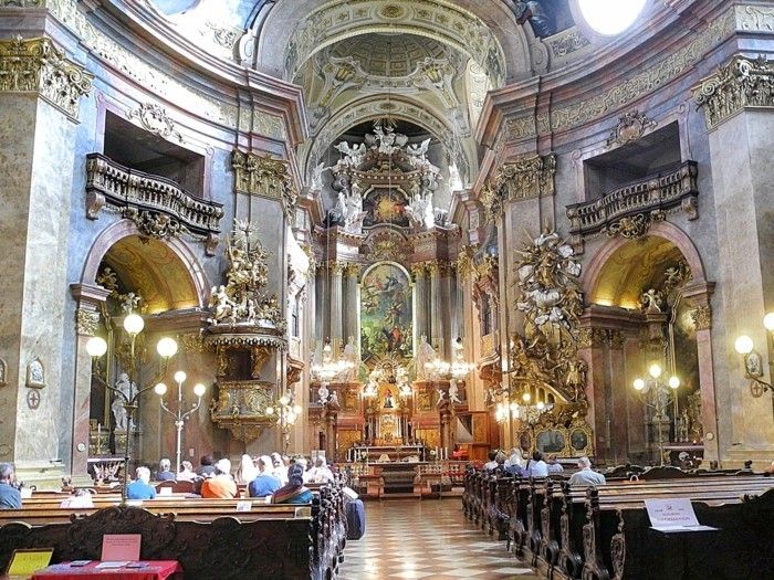 magnifică arhitectură baroc Peterskirche din Viena Austria