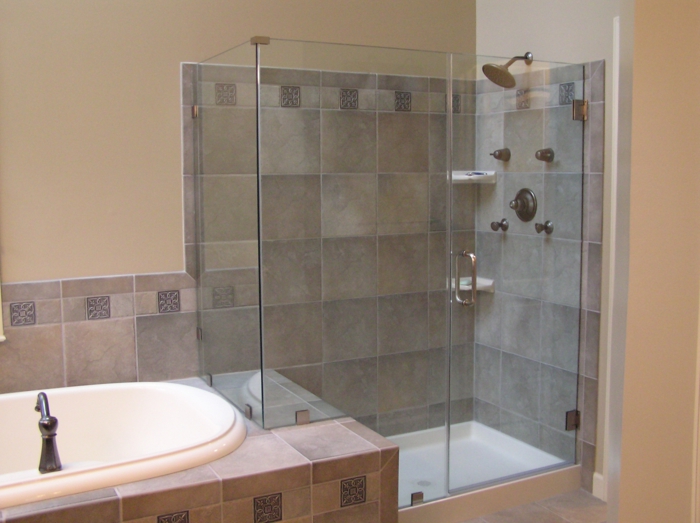 gražus dušo kabina-kriauklė nuo-stiklo-nedidelio vonios kambarys-vėles-