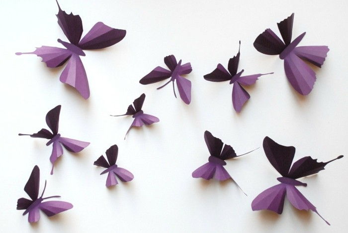 vackra-modeller-butterfly-tinker-på-vit-väggen