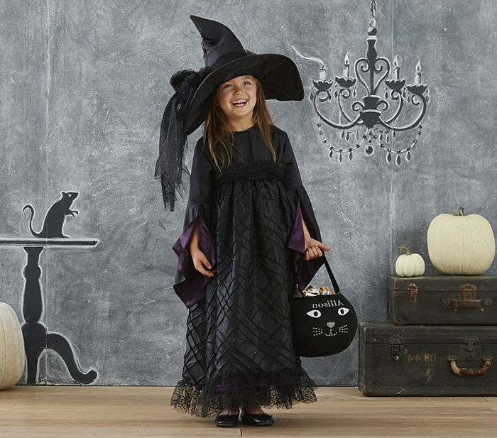 cute little ragana, Halloween kostiumas mergaitėms, saldainių surinkimas, balti moliūgai