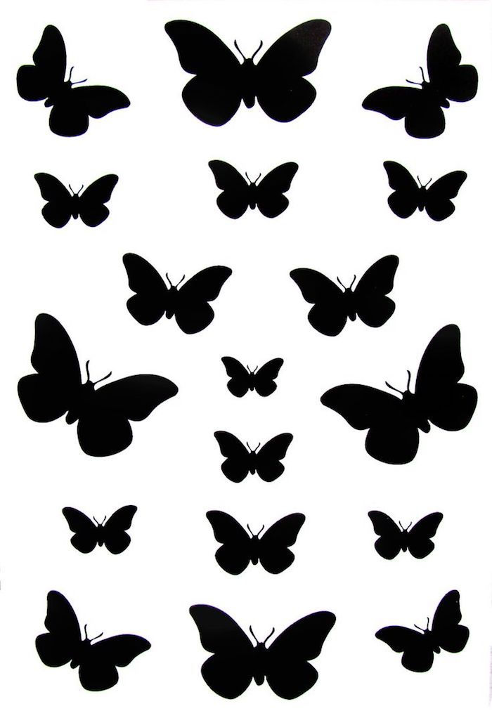 store og små sommerfugler - her er veldig forskjellige ideer for svarte tatoveringer sommerfugler