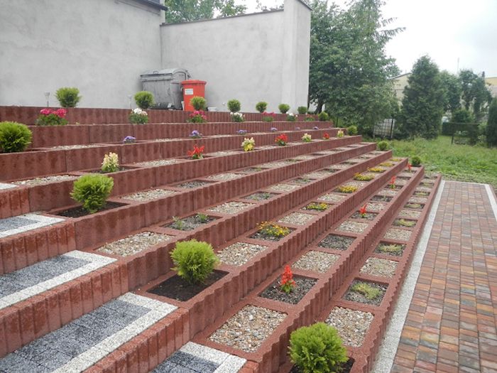 utforma en av de bästa idéerna om mini-trädgården - trappor med små planterare med små blommor