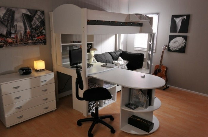 våningssäng-egen-build-up säng-med-desk-and-skåp