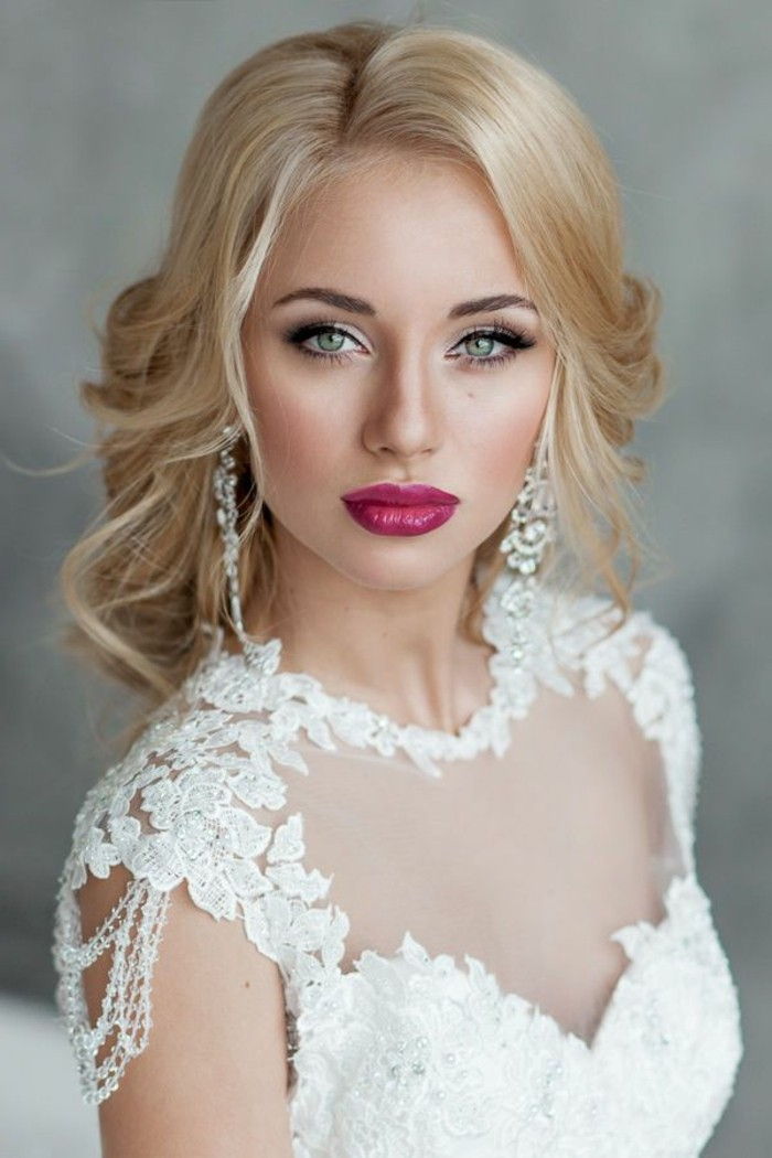 Bruiloft make-up glamourioeuser-look-for-brouwt-white-dress-bruids-accent-on-lipstick-eye-diamanten oorbellen