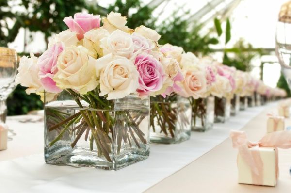 bröllopsdekoration - självklassiga kreativa design-ljusa rosor
