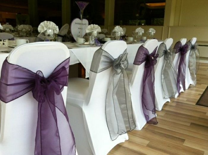bryllup dekorasjoner-for-stolene-bryllup-dekorasjon-ideer-lilla-hvitt