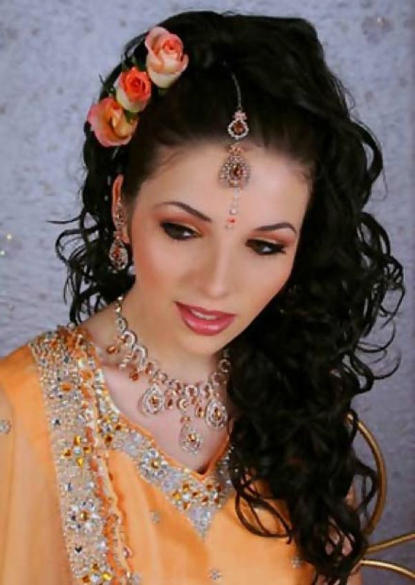 penteados de casamento rosas árabes nos cabelos