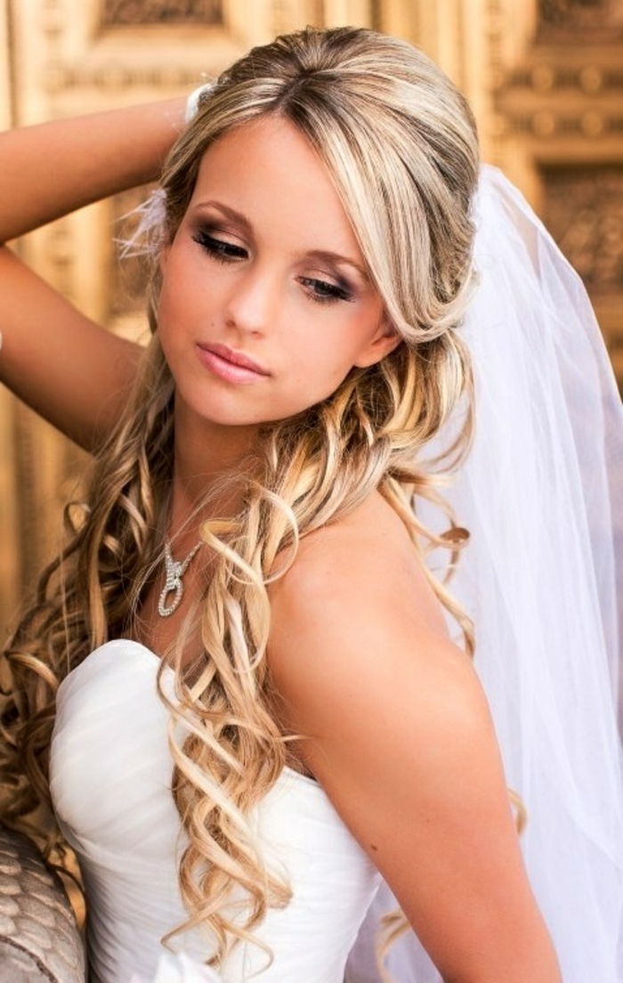 Vestuvių šukuosena-alaus ilgalaikio plaukų gražus blond-haired-