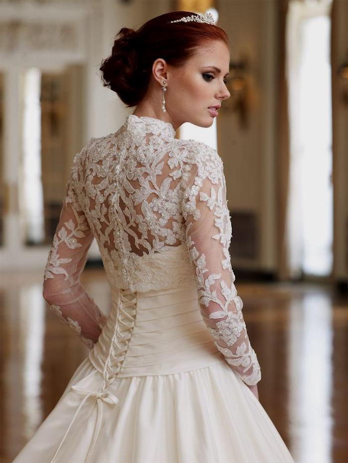 Rochia de mireasa, rochia de mireasa cu corset de stil vintage, coafura de nunta