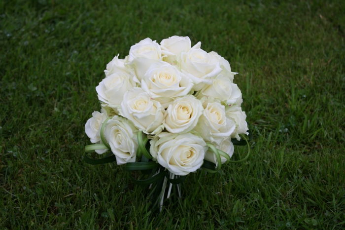 Løfte-brautstrauß-vakre-ideer-Hochzeitsdeko-bryllup dekorasjon-hvite-roser
