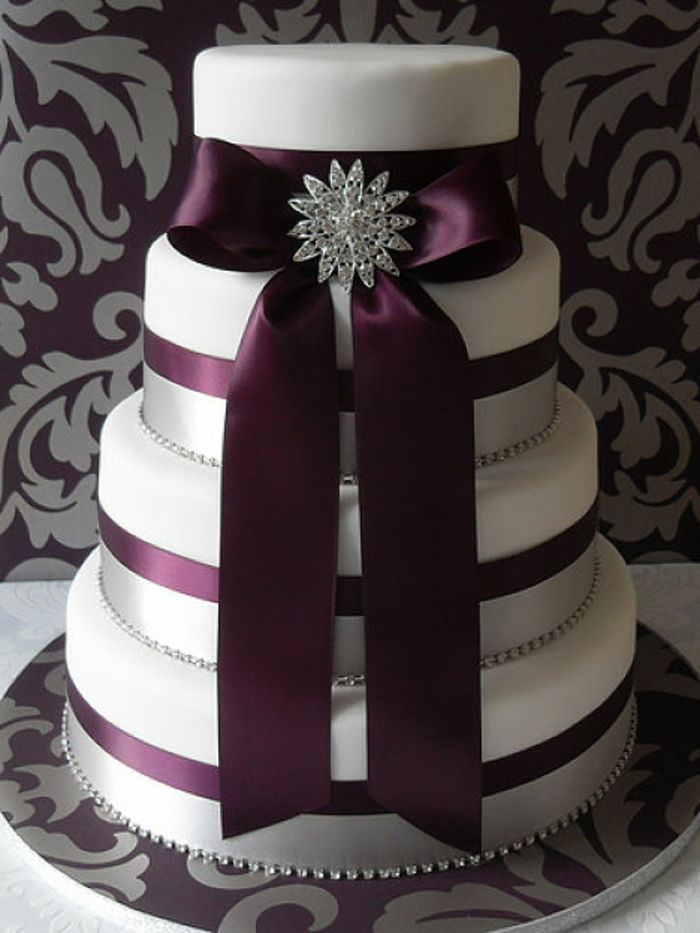 nunta tort-in-violet-atractiv-design