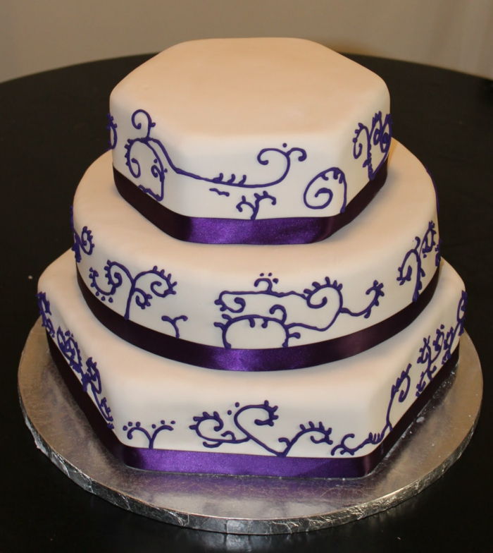 nunta tort-in-violet-design modern