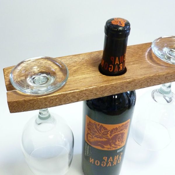 houten deco-wijnfles-houten-plank-twee-bril - praktisch en mooi