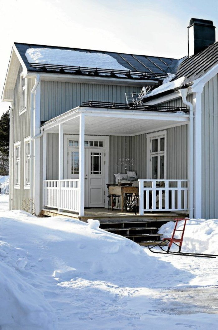 Holzhaus-american-verandă-design-in-zăpadă-absorbit