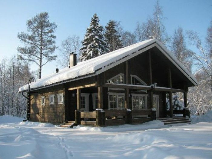 Holzhaus-skihütte-cu-verandă-munte-schi de vacanță