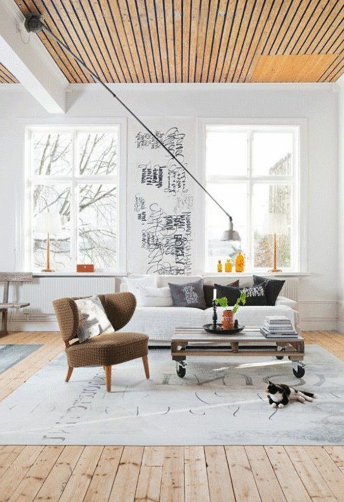 trepaller-møbler-hvitt-sofa-og-stoler-i-stua