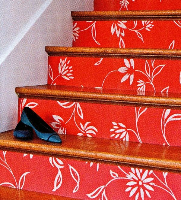 madeira escada-enfatizar vermelho