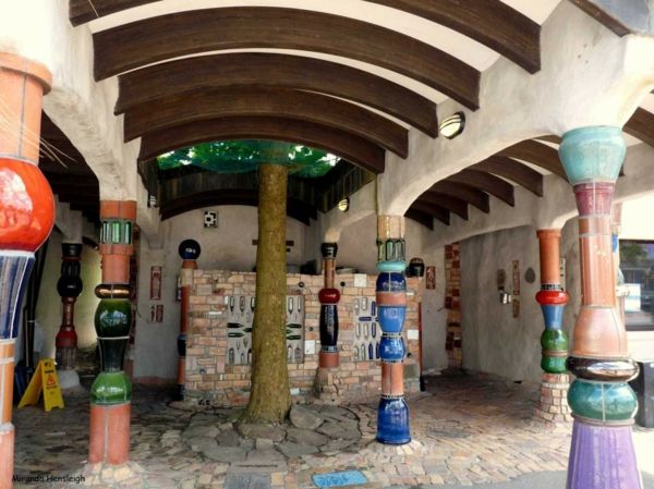 -Hundertwasser-arte cem água-WC-kawakava-entrada
