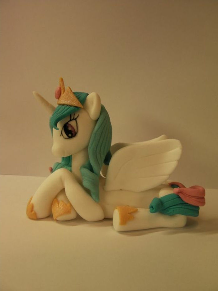 unicorn kek için fikir - mavi yele ve beyaz kanatları olan bir tek boynuzlu at