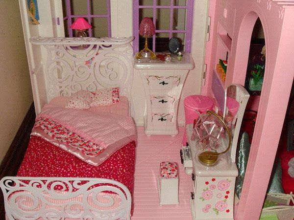 idėjos vaikams-mergaitei-dizaino-lovos su rožinėmis patalynėmis