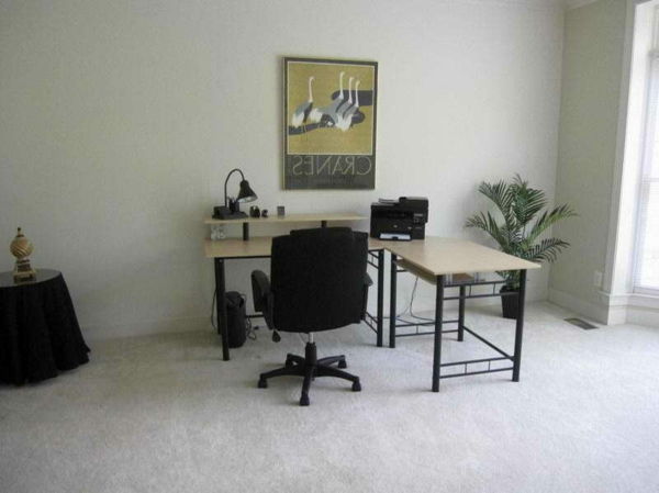 ikea pisarniško pohištvo katalog črni stol zelena rastlin kot dekoracija