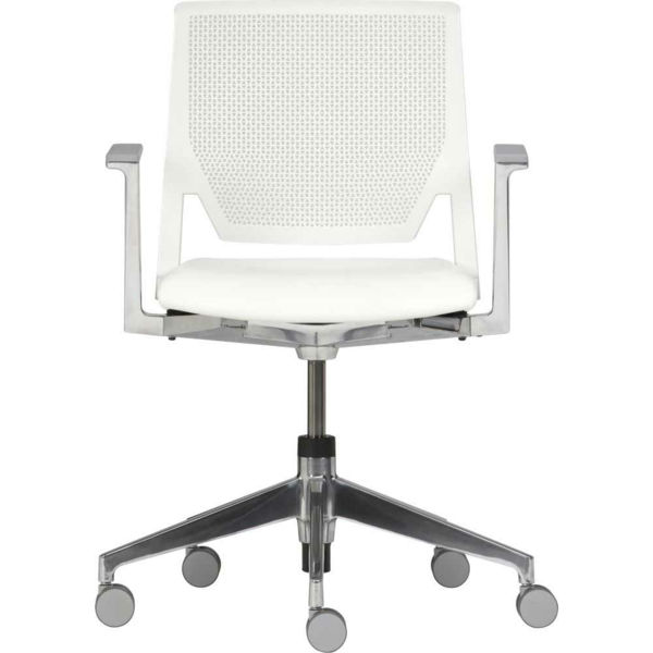 ikea pisarniško pohištvo bela stol na rola ozadju v beli barvi