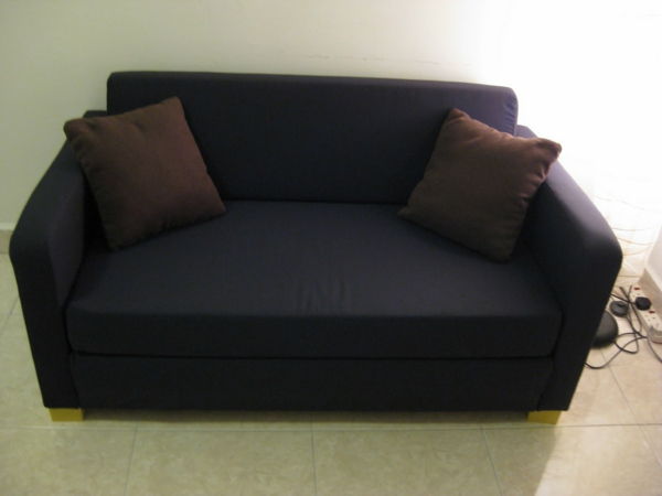 ikea-lova-sofa-tamsi spalva-mesti pagalvė - ruda