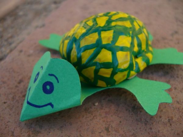 pomysły na rękodzieło dla przedszkola - żółw bardzo ciekawy model