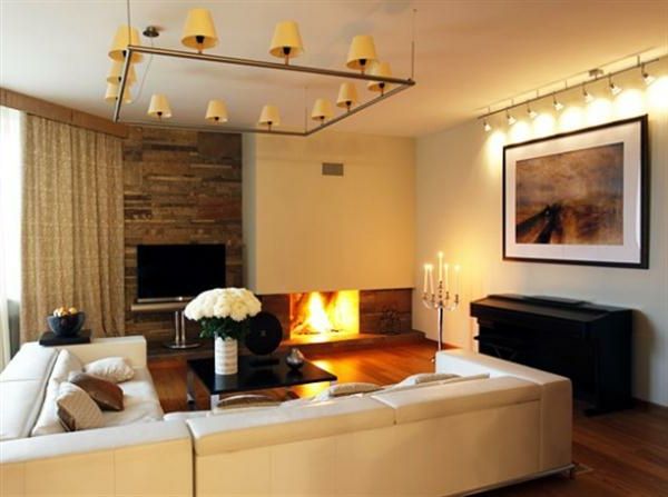 indirekta väggbelysning-stor vit soffa